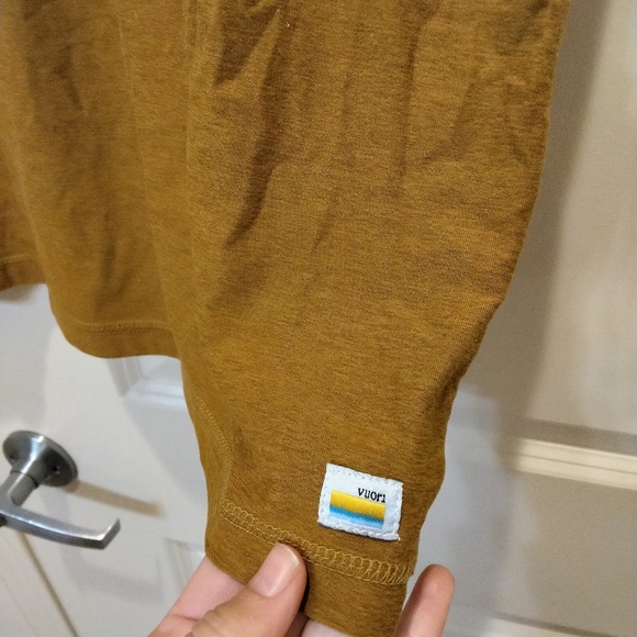 Vuori Mens Strato Tech Shirt in Mustard Yellow Performance Tee Activewear Top - Picture 3 of 6